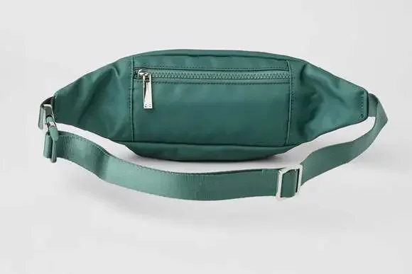 Alo Yoga Explorer Fanny Pack Winter Ivy - Picture 3 of 5